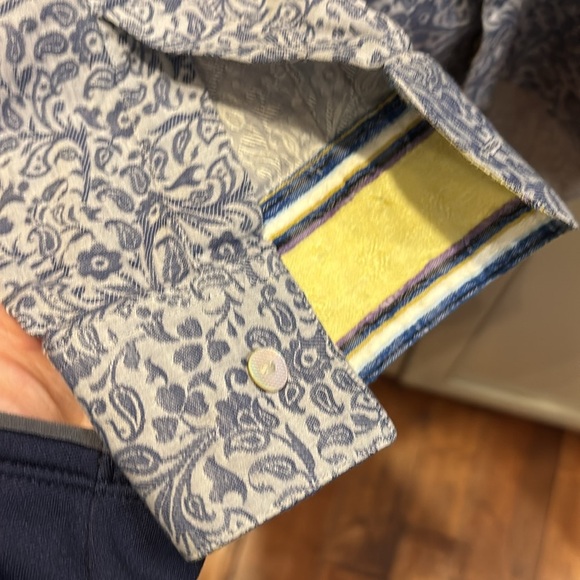 Robert Graham paisley/floral button down shirt. Lg - Picture 4 of 6